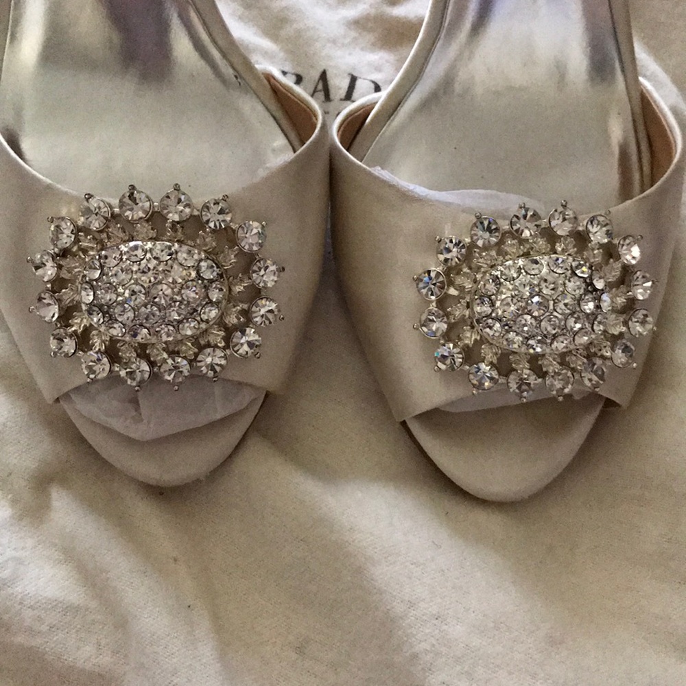 Badgley Mischka Lacie White Satin 8.5M - Picture 2 of 8